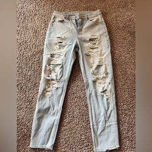 American Eagle Distressed mom jean
